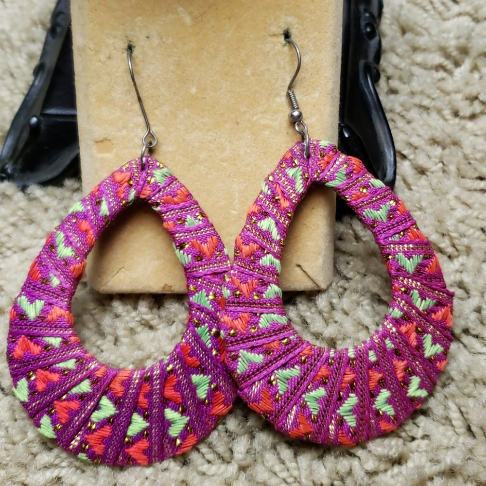 💥3/$10💥 Beautiful Pink Earrings